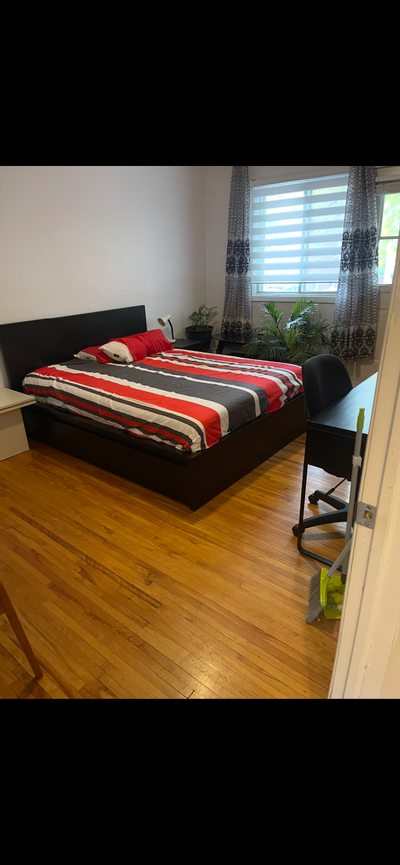 English is followed. Grande chambre avec balcon privé à louer. Quartier familial paisible. L’apparte...