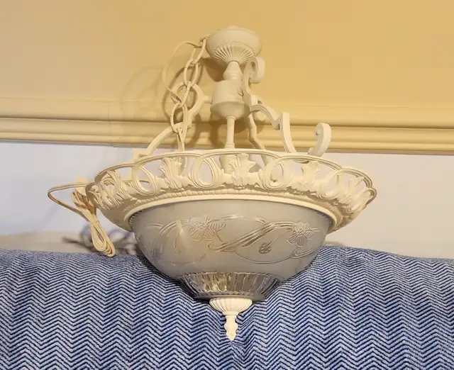 Chandelier in Indoor Lighting & Fans in Timmins - Image 2