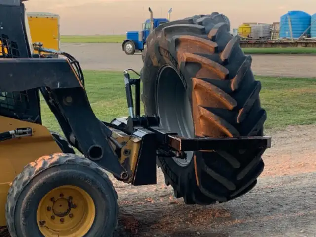 Sprayer tire grabber in Farming Equipment in Regina - Image 2