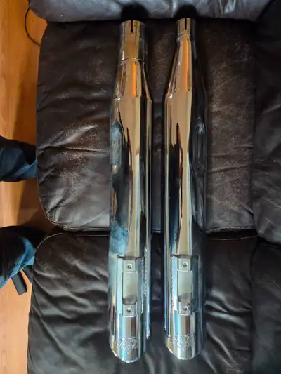NEAR NEW VANCE & HINES SLIP ON SLASH CUT PIPES FOR HARLEY DAVIDSON. These pipes were on my 2017 Road...