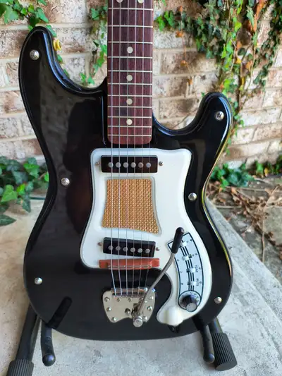 Vintage Hagstrom 1, View more