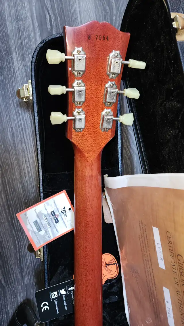 2007 Gibson Les Paul Custom Shop 1958 Reissue - VOS Finish in Guitars in London - Image 9