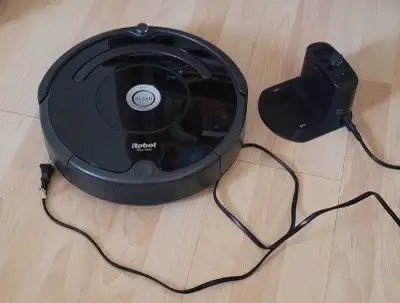 Keep your floors clean with this used iRobot Roomba vacuum! This nifty gadget is designed to navigat...