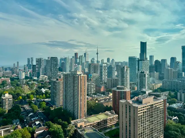 3 Bedroom 2 Bathroom Corner Unit – Stunning City View in Condos for Sale in City of Toronto - Image 5