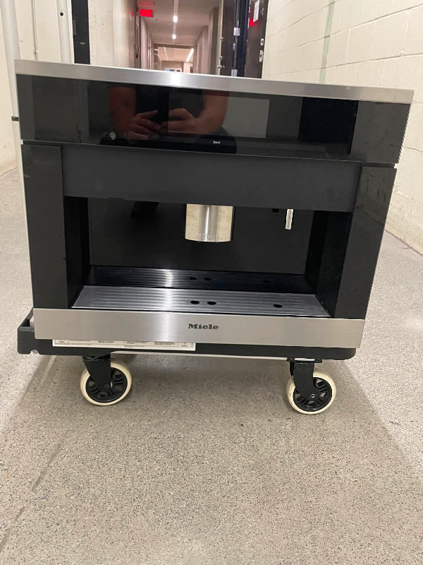 2019 Machine a cafe espresso 24” Miele CVA6800 Vaut 6500 + Tx