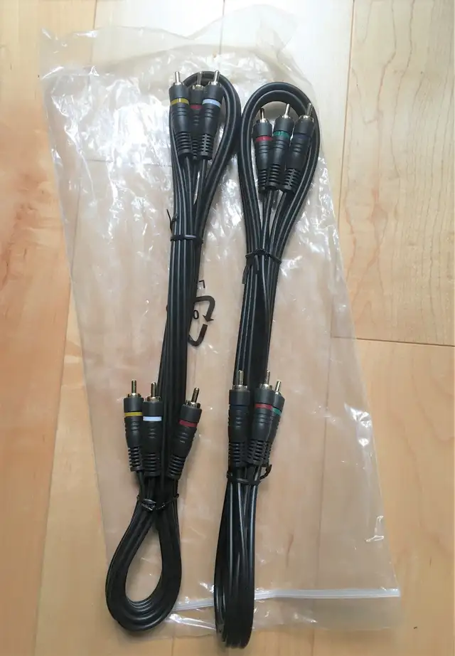 Audio music equipment: mic's, headphones, mix, cables in Pro Audio & Recording Equipment in Oakville / Halton Region - Image 8