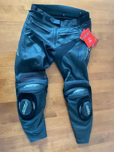 Pantalons de moto en cuir - Marque : RST - Modèle : Tractech Evo 5 - Taille : M FR 42 - Couleur : No...