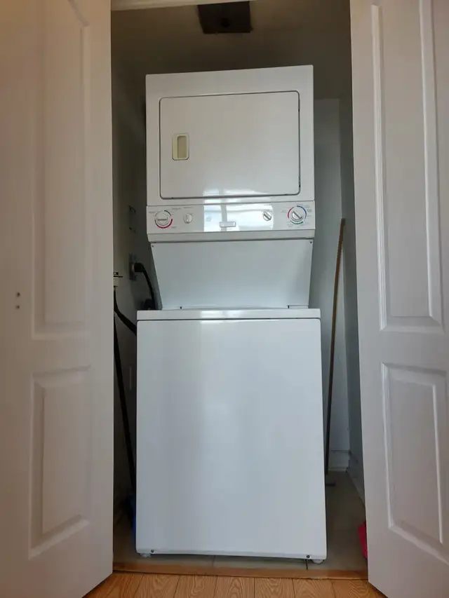 Room for Rent in Mississauga City Center in Short Term Rentals in Mississauga / Peel Region - Image 6