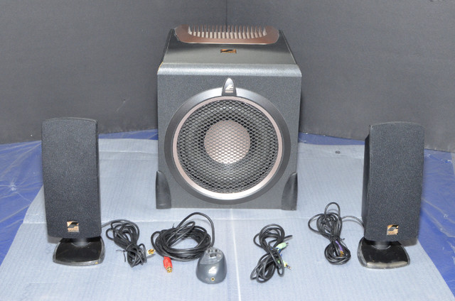 Acoustic Authority 2.1 Powered Speakers with 10" Subwoofer dans Haut-parleurs, écouteurs et micros  à Région de Mississauga/Peel - Image 2