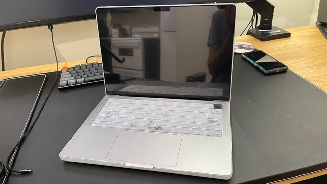 Macbook Pro 14 M1 Pro in Laptops in Mississauga / Peel Region - Image 3