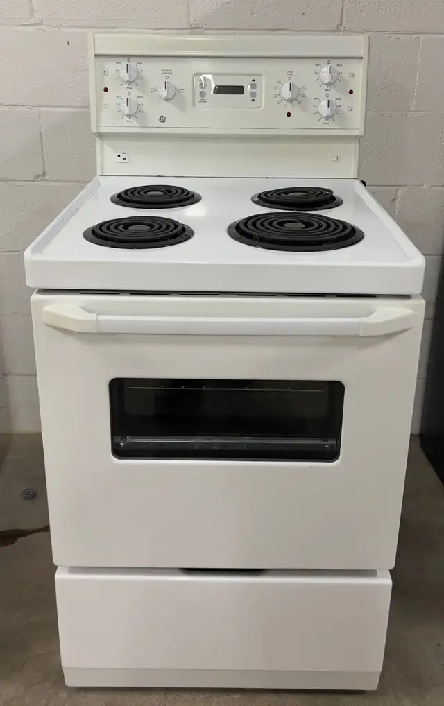 -Apartment Size Coils Stove “GE” 24 inch in Stoves, Ovens & Ranges in Barrie - Image 2