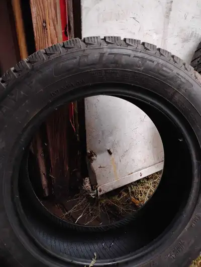 I have 4 snow cutter 195/60r15 tire's and 1 weather-Master s/t 195/60r15 for sale $550 for all 5