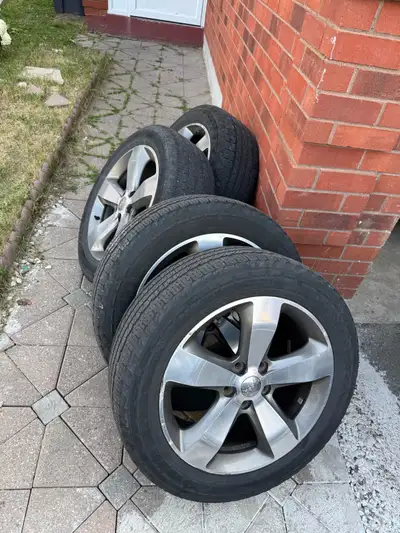 Selling a Set of 4 MOPAR Rims on Good year. All Season265/50/20 tires with TPMS Sensors DOT 2020 No...
