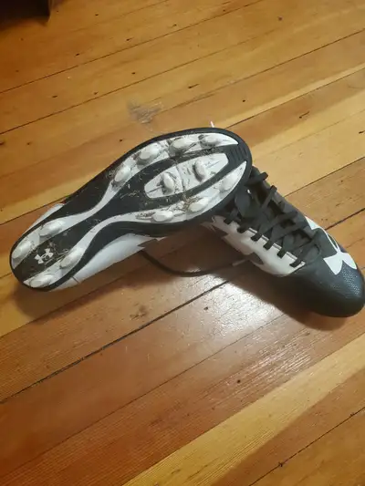 Kids Under Armor soccer shoe size 4, View more