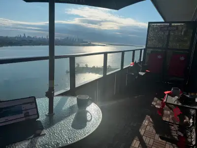 FURNISHED LUXURY DT TORONTO/ LAKE FRONT VIEWS