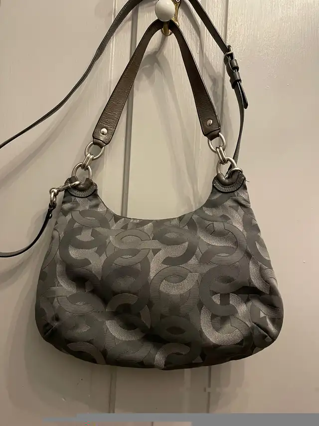 Coach purse with strap  in Women's - Bags & Wallets in Barrie - Image 4