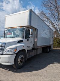 CAMION HINO AVEC BOITE DE 28PIEDS ANNÉE 2021 SEULEMENT 135000KLM