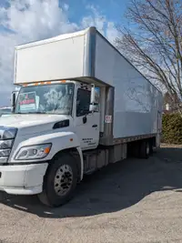 CAMION HINO AVEC BOITE DE 28PIEDS ANNÉE 2021 SEULEMENT 135000KLM