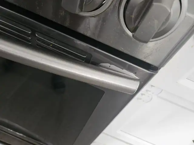 Gas Range Samsung in Stoves, Ovens & Ranges in Belleville - Image 7