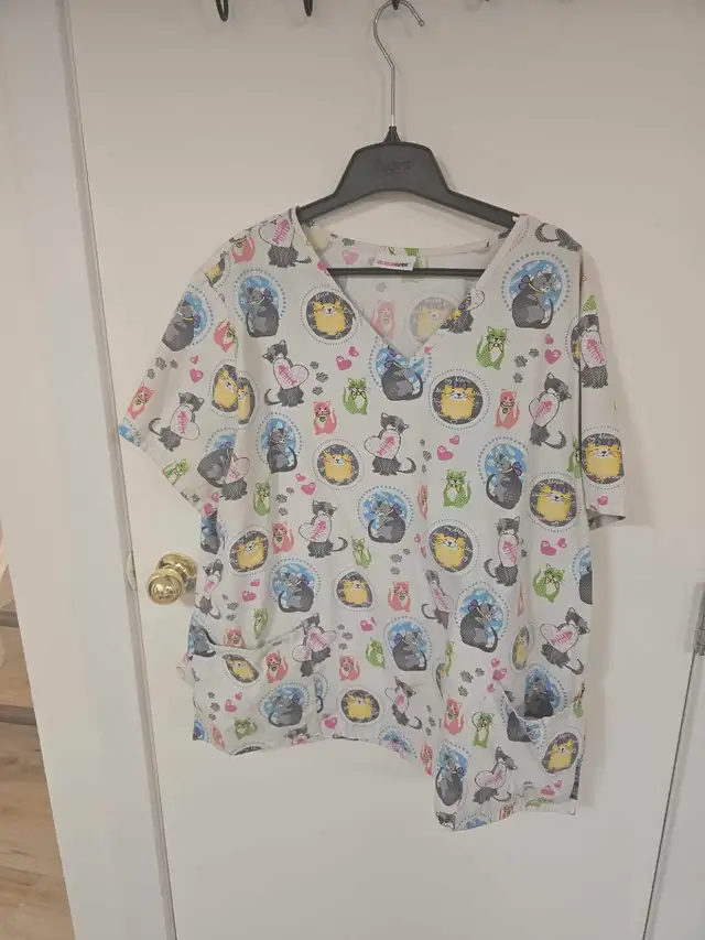 women's 3XL scrub top lot in Women's - Tops & Outerwear in Lethbridge - Image 7