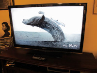 Excellent shape Smasung "46 1080p 120Hz Smart TV, 4 HDMI, remote