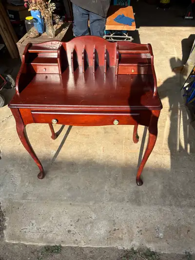 Older style desk, View more