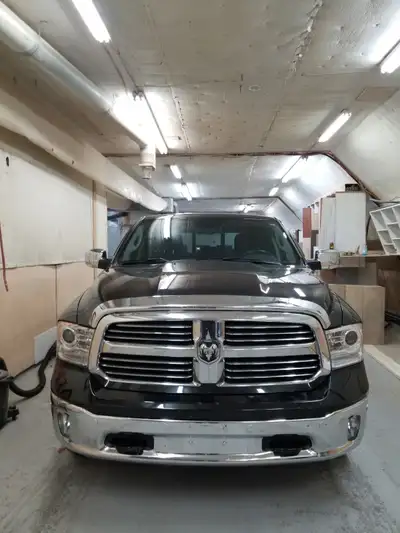 grillage pour ram 1500 de 2016 a 2024 très propre je l'ai changé pour un autre modelé