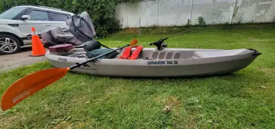 Voici un kayak de pêche Onata Spark 10.2 en excellente condition! Ce kayak a été conçu pour la pêche...