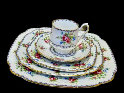 Petit Pointpattern by Royal Albert dinner place setting-Material, View more