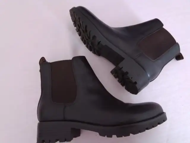 Bottes NEUVES ,  femme , Nine West,  7 in Women's - Shoes in Laval / North Shore - Image 2