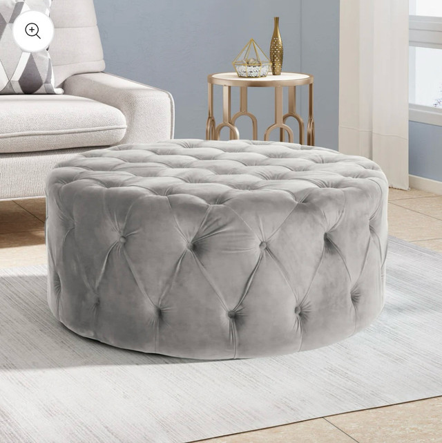 Tufted Round Ottoman in Coffee Tables in Mississauga / Peel Region - Image 4