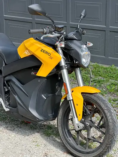 Selling my 2015 Zero S 12.5 kw in great shape. Low kilometers. Tires are in good shape, passed safet...