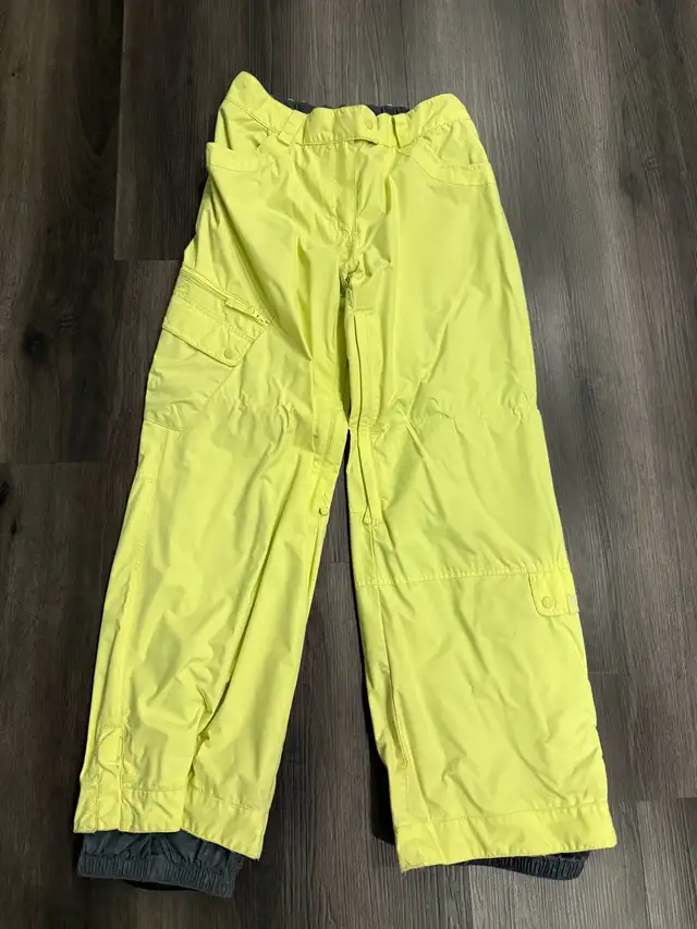 women’s size L snow pants in Women's - Tops & Outerwear in Kitchener / Waterloo - Image 2