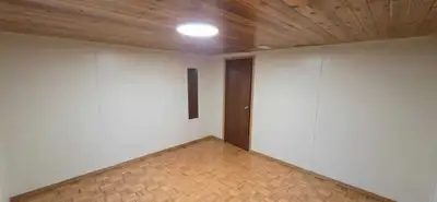 Spacious Basement Room Available for Rent – Move-in November 1st! Looking for a comfortable and conv...