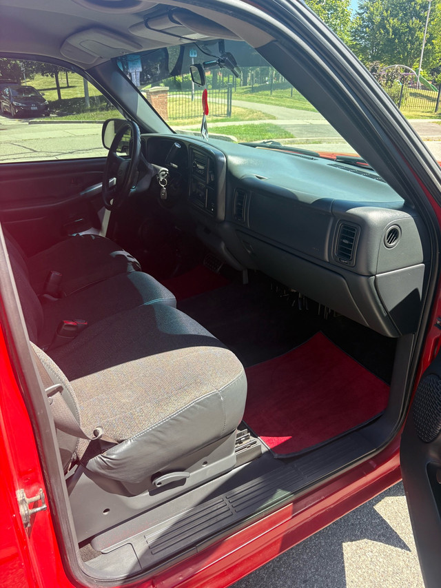 2000 Chevy Silverado  in Cars & Trucks in City of Toronto - Image 4