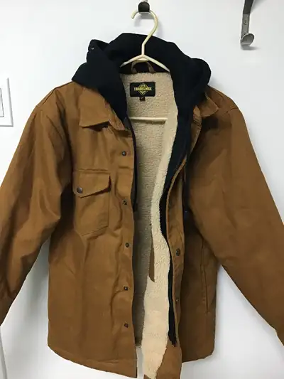Manteau neuf, acheté mais jamais porté. Manteau hiver en excellente condition. Marque: Tradesmax Pro...