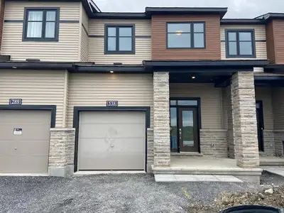 3 Bed/2.5 Bath Barrhaven Townhouse  Avail September 1