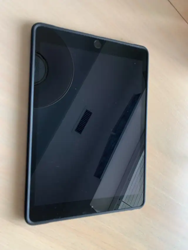 Spigen iPad Case in iPads & Tablets in Kawartha Lakes - Image 4