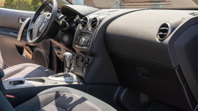 2012 Nissan Rogue AWD S - 203000km in Cars & Trucks in Oshawa / Durham Region - Image 4