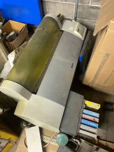 This may be useful to someone who is still using their 7600 or 9600 and needs parts. Just been sitti...