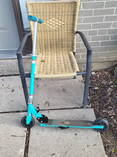 In very good used condition. Retails for $180 on amazon: https://www.amazon.ca/Mongoose-Foldable-Sco...