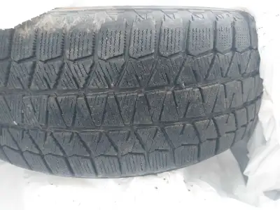 4 PNEUS BRIDGESTONE M & S ou ALL SEASONS usure de 6.5/32 à 7/32 GRANDEUR: 205/55/R16 PRIX: 120$ ou 3...