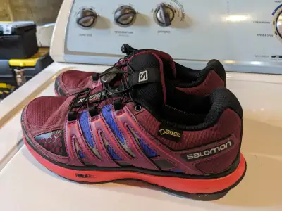 Salomon Shoes size 7.5 unisex, View more