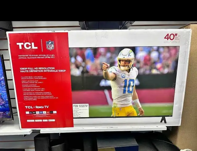 TCL 40" Roku TV in TVs in City of Montréal - Image 2