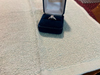 Selling 18k size 7 diamond ring