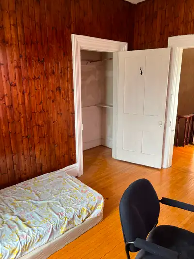 Clean quiet room in lindsay