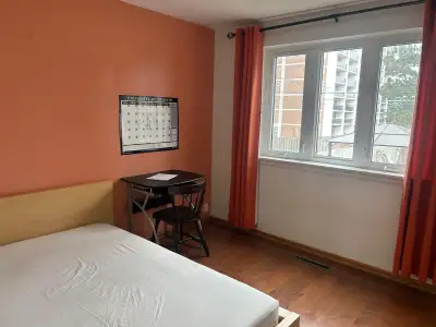 Girl’s room for rent