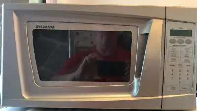 Used Sylvania 1.0 cu. ft. microwave oven, View more