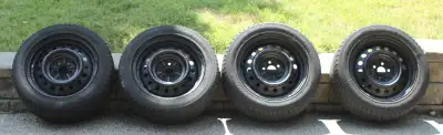 Dunlop Studless GRASPIC DS-2 205/55R16 in good condition Rims: lug bolt pattern 5X100 mm; hub bore 5...