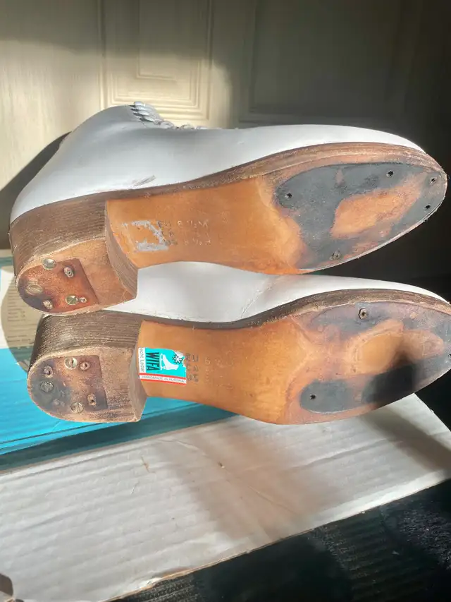 WIFA FIGURE SKATE LEATHER BOOT SIZE 8.5 in Skates & Blades in City of Toronto - Image 3